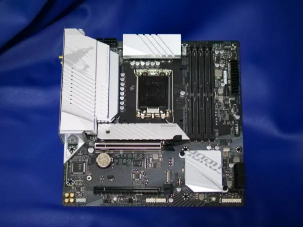 Review: KingBank SharpBlade RGB DDR5-6400 Memory Kit, One-Click